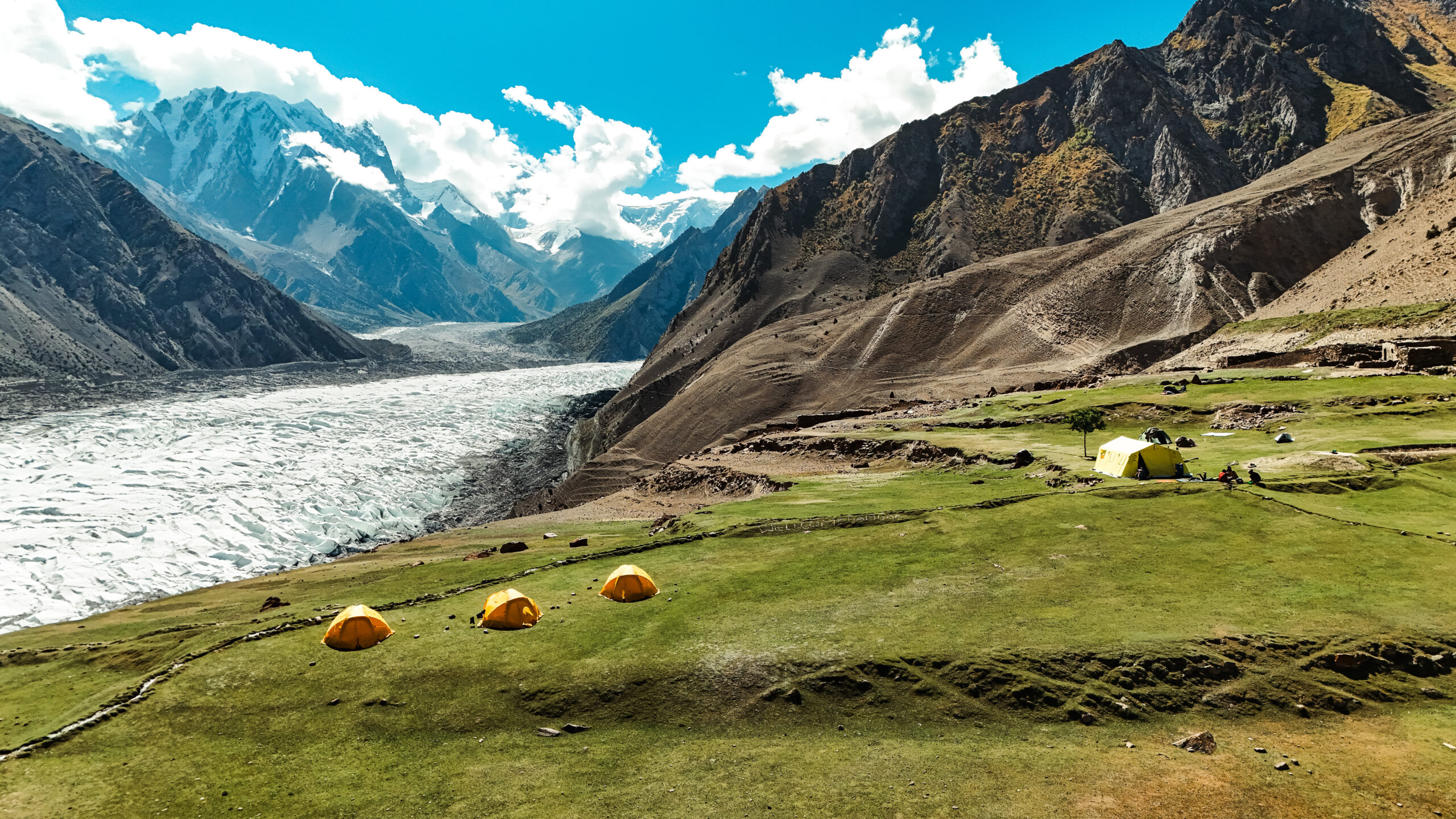 Trek Rush Lake Hunza Valley — voyage sur mesure Beyond the Wonderland