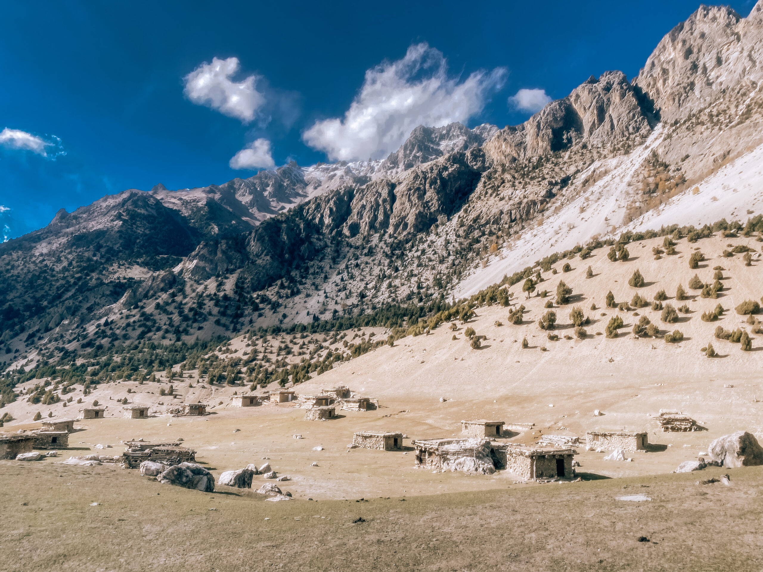Vallée de Hunza en automne — couleurs dorées