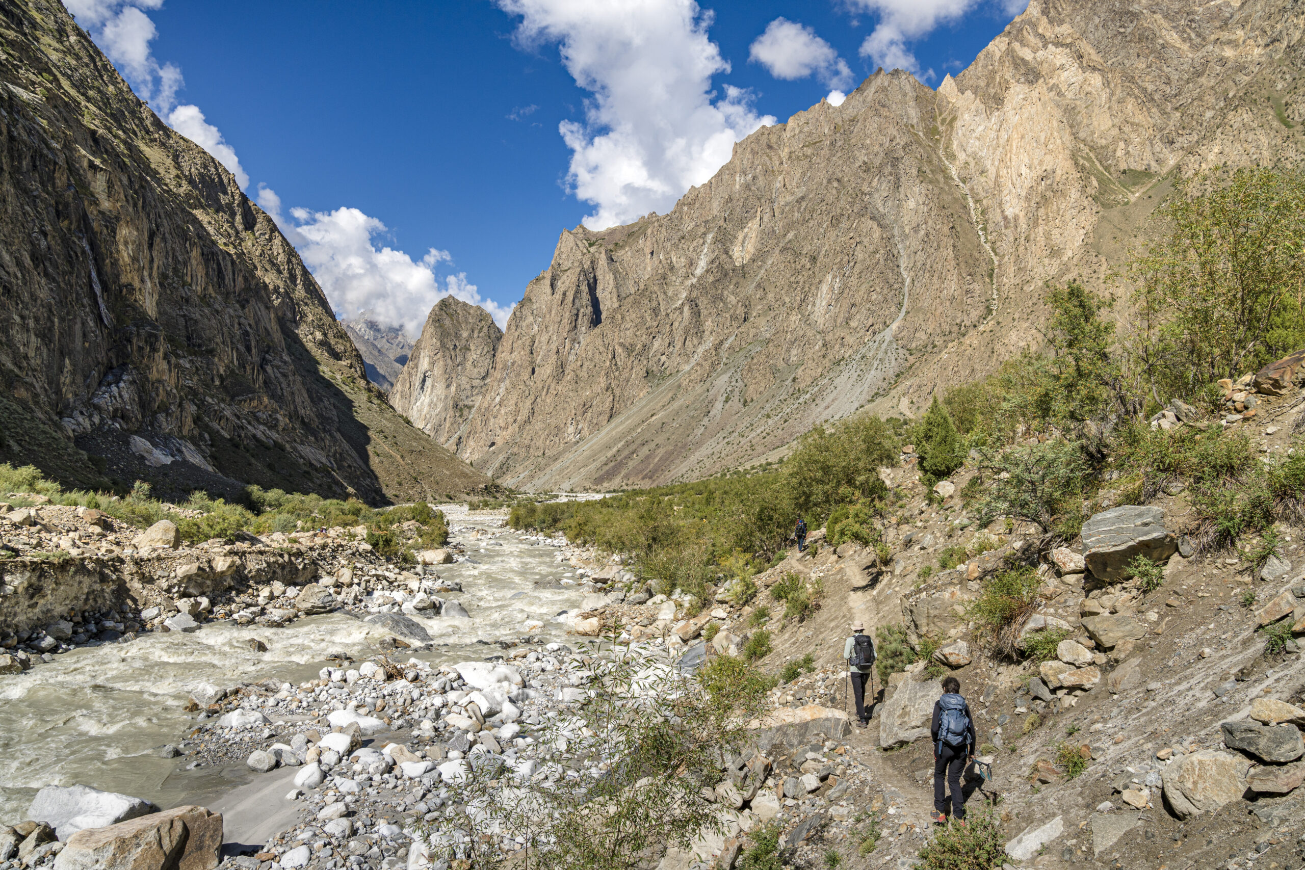 Descente vers Hushe — après le Gondogoro La