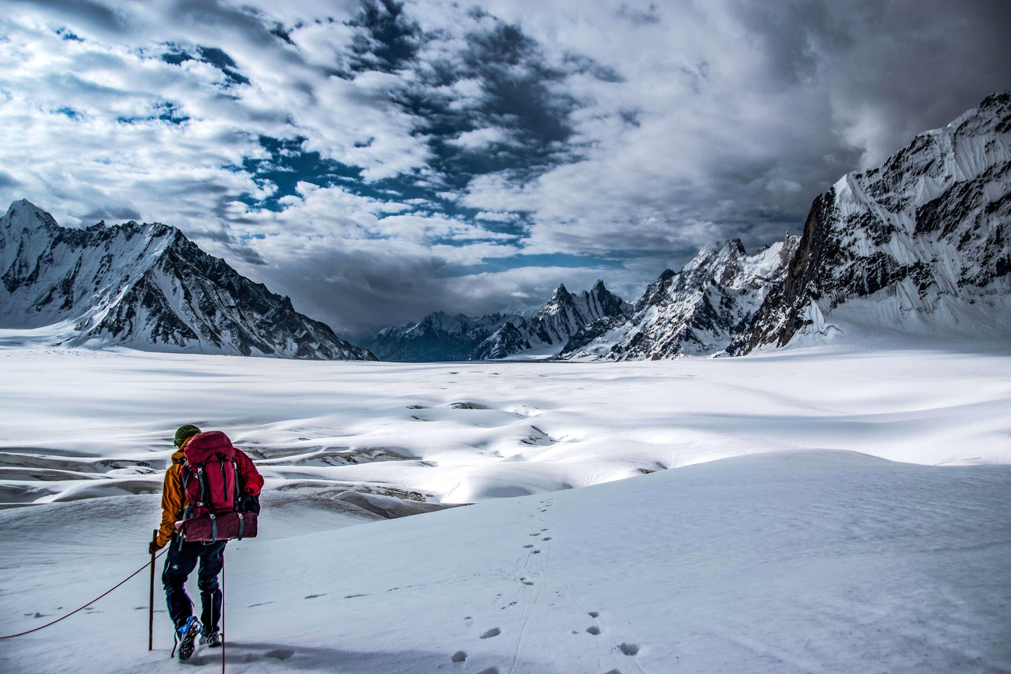 Snow Lake - Trek by Beyond the Wonderland